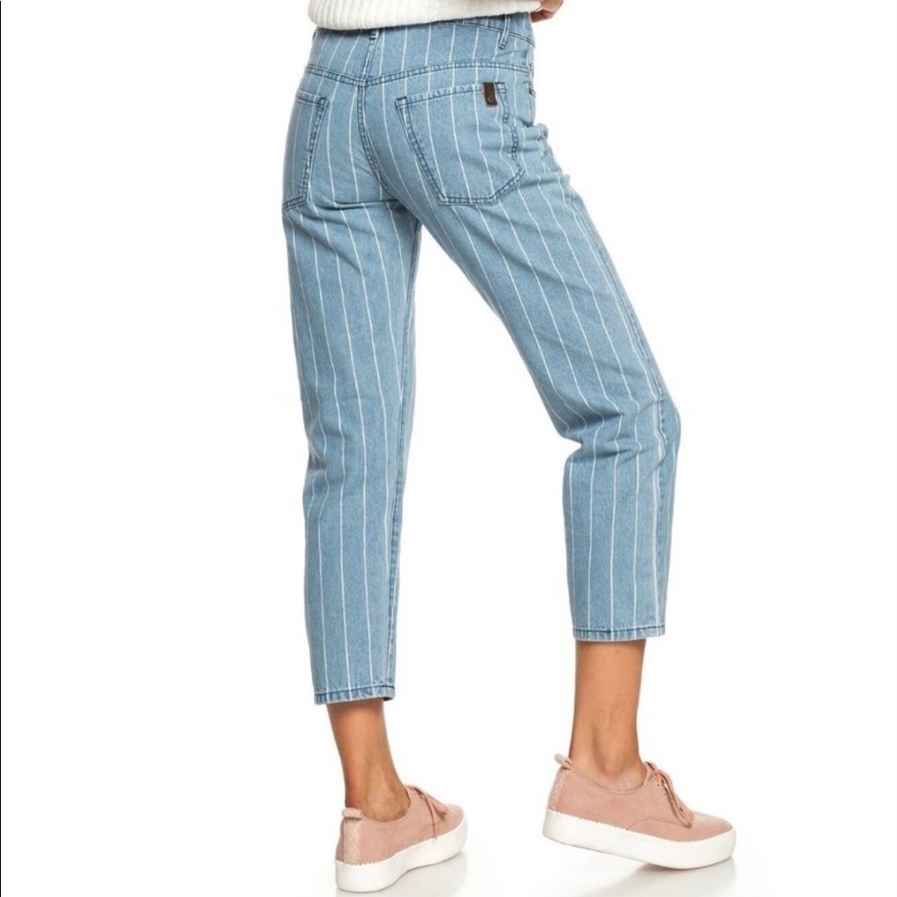 Roxy Relaxed Pinstripe Cropped Capri Jeans Size 25 Light Wash - Picture 2 of 9